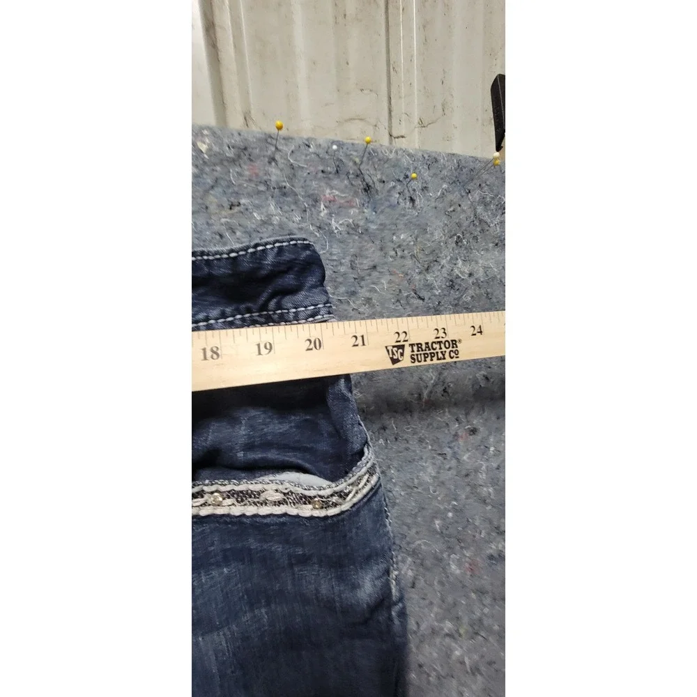 Maurices‎ White Gold Stitching Rhinestones Blue Jeans Size 24 Short